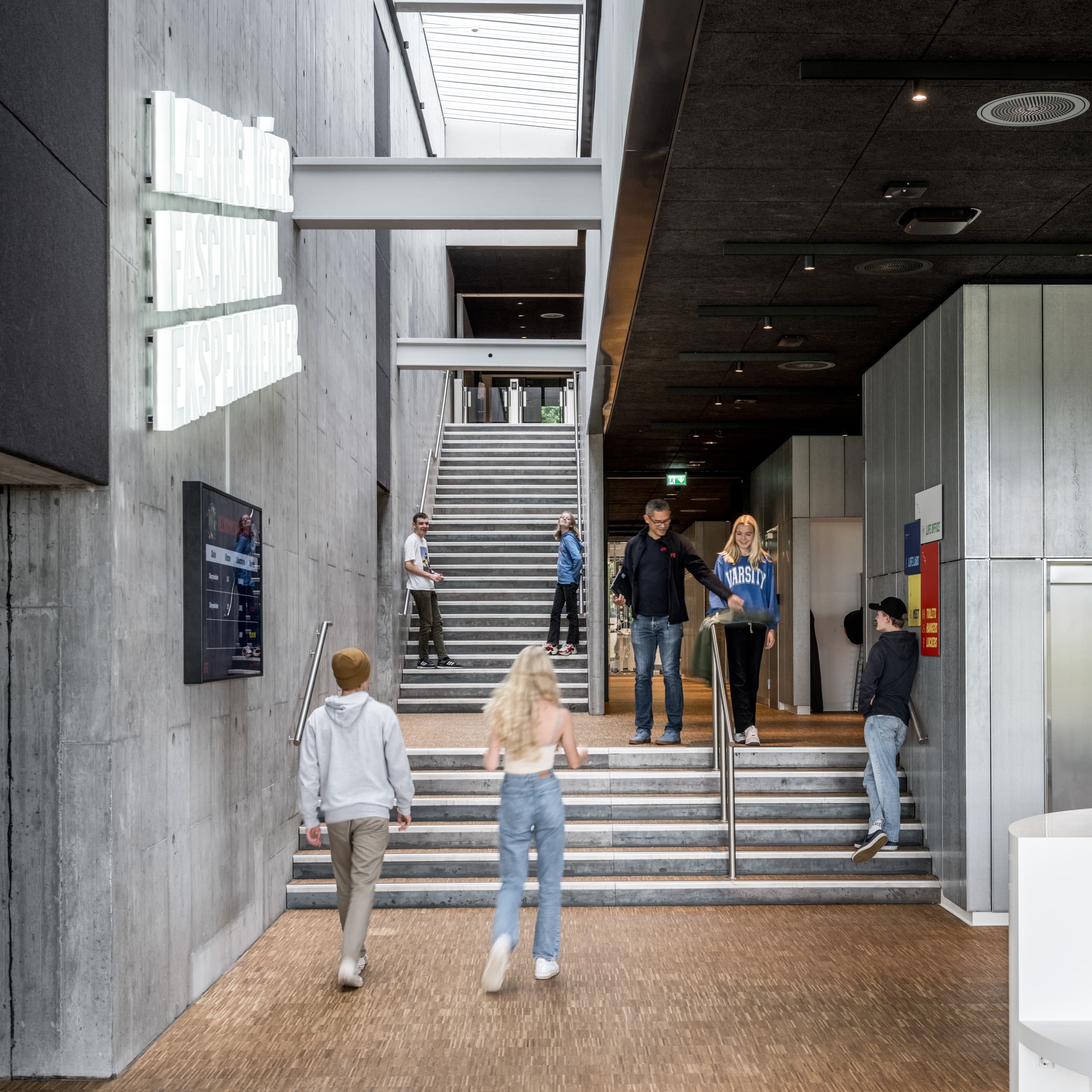 LIFE Campus - trappeområde med skoleelever